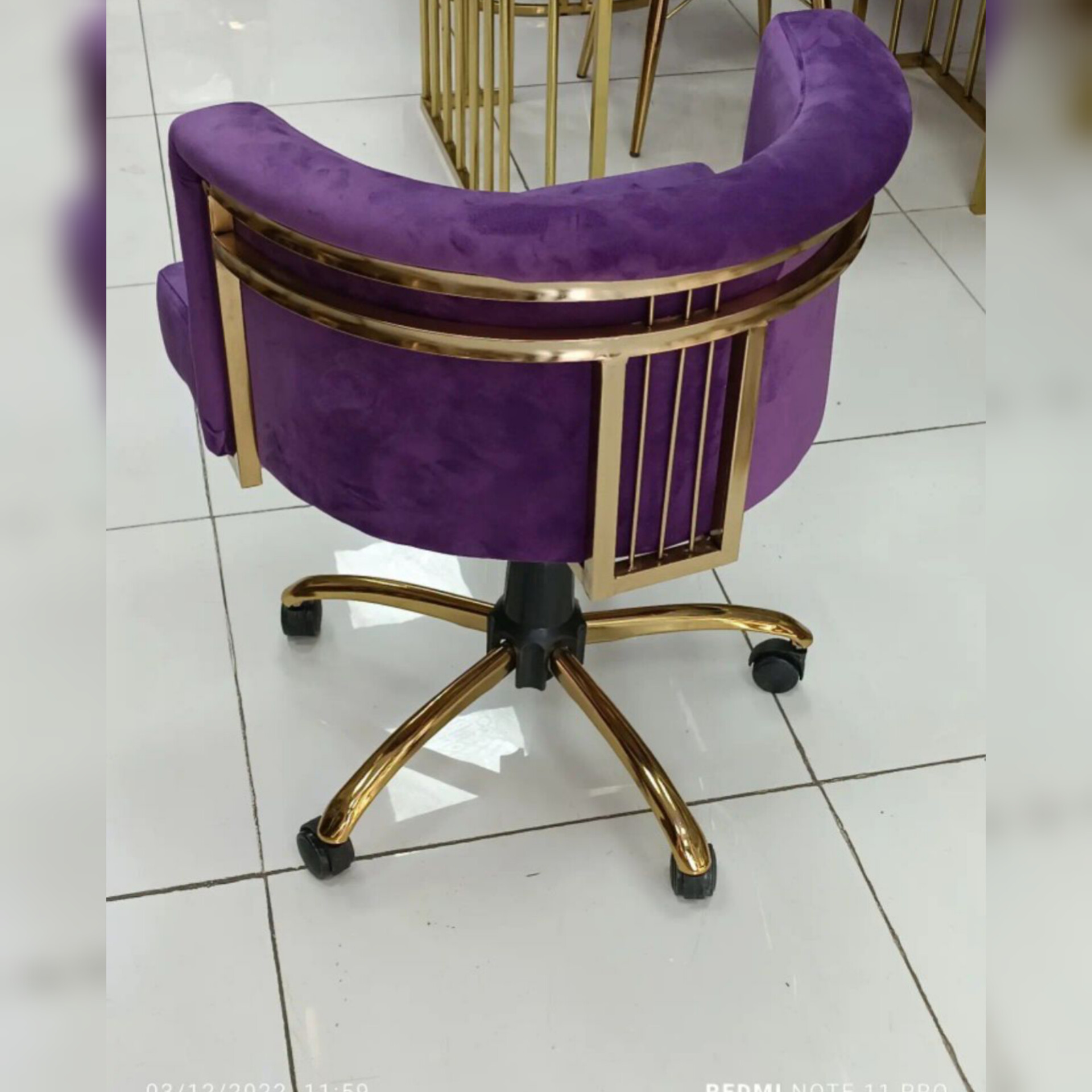 صندلی مدل لیندا چرخدار